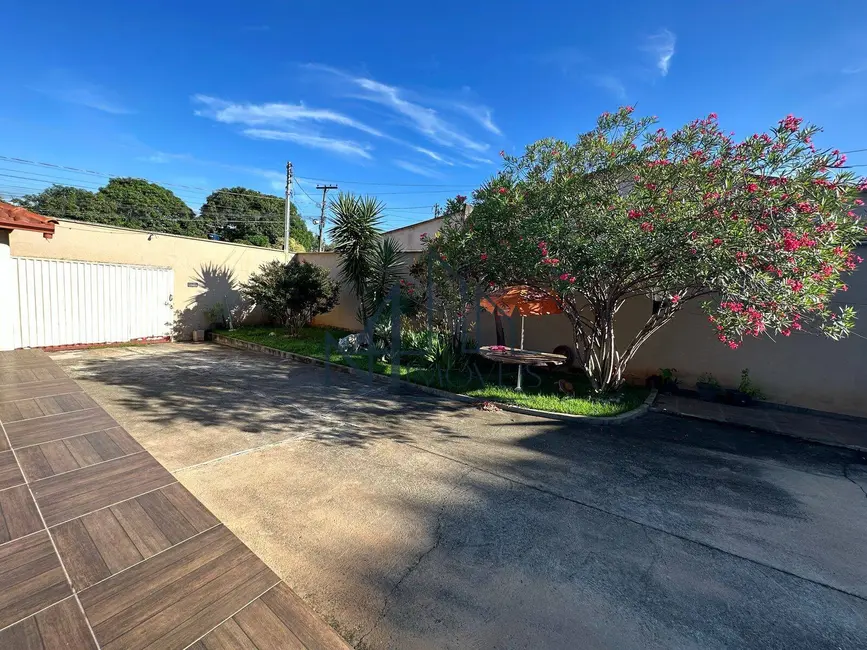 Foto 3 de Casa com 3 quartos à venda, 360m2 em Residencial Cândido Queiroz, Aparecida De Goiania - GO