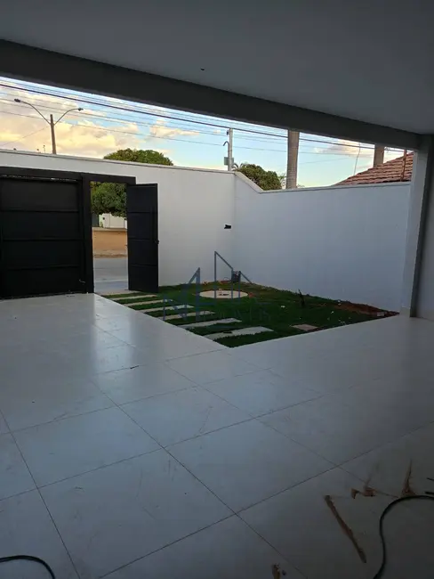 Foto 2 de Casa com 3 quartos à venda, 225m2 em Jardim Helvécia, Aparecida De Goiania - GO