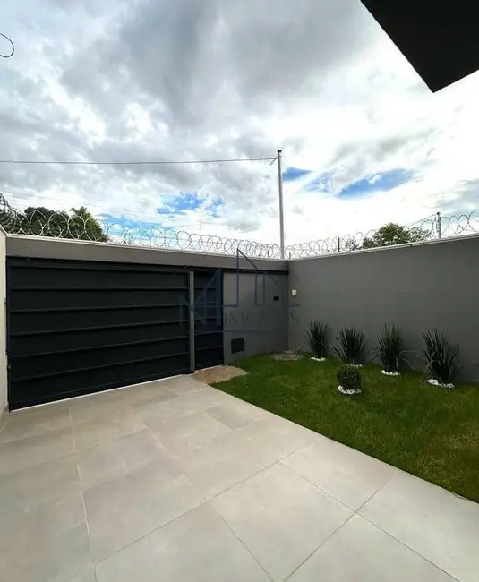 Foto 3 de Casa com 3 quartos à venda, 185m2 em Jardim Cristalino, Aparecida De Goiania - GO