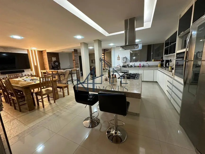 Foto 4 de Casa com 4 quartos à venda, 420m2 em Parque das Laranjeiras, Goiania - GO