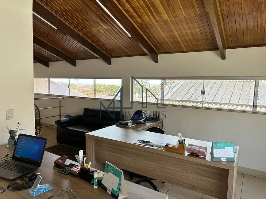 Foto 9 de Casa com 4 quartos à venda, 420m2 em Parque das Laranjeiras, Goiania - GO