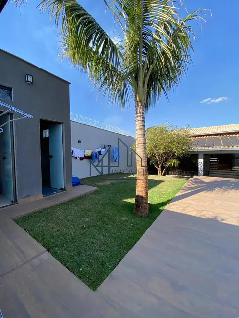 Casa com 3 quartos à venda, 360m2 em Residencial Cândido Queiroz, Aparecida De Goiania - GO - imagem 1 Foto 1 de Casa com 3 quartos à venda, 360m2 em Residencial Cândido Queiroz, Aparecida De Goiania - GO