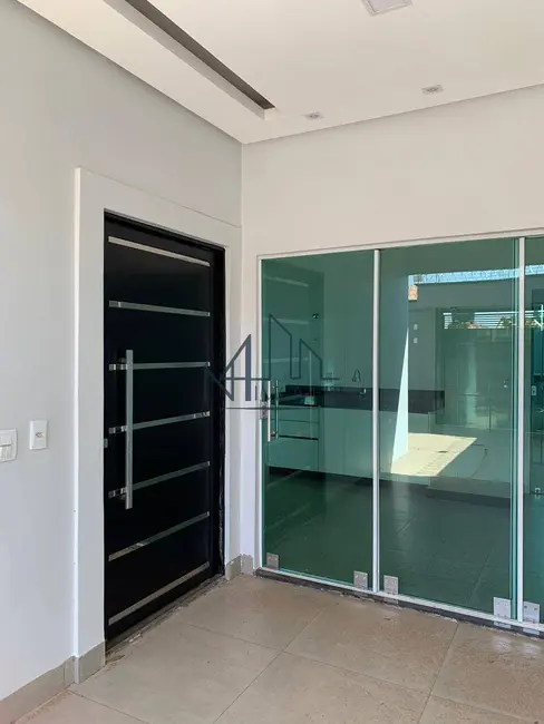 Casa com 3 quartos à venda, 150m2 em Residencial Paraíso II, Senador Canedo - GO - imagem 3 Foto 3 de Casa com 3 quartos à venda, 150m2 em Residencial Paraíso II, Senador Canedo - GO