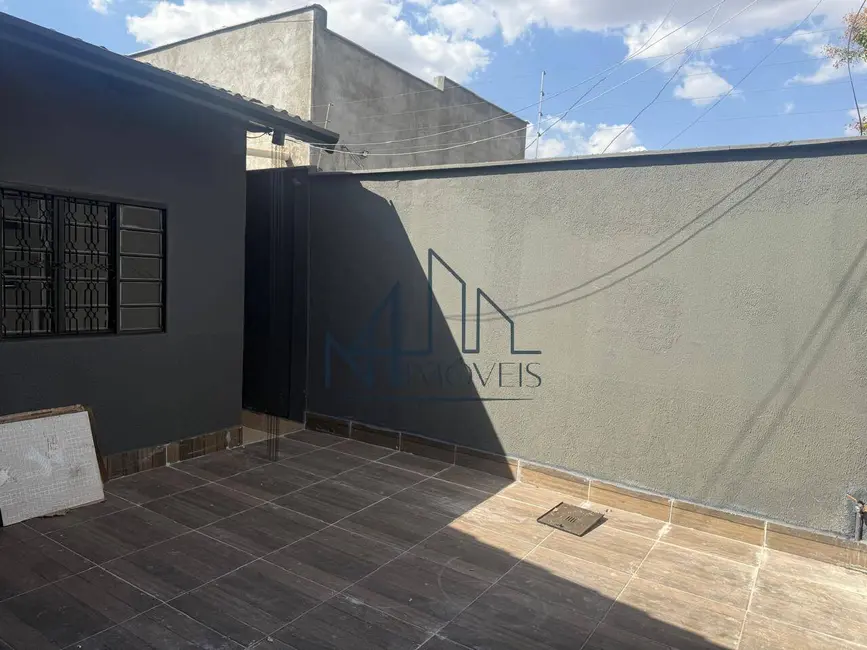 Foto 2 de Casa com 3 quartos à venda, 190m2 em Jardim Mont Serrat, Aparecida De Goiania - GO