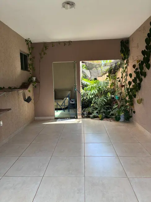 Casa com 3 quartos à venda, 197m2 em Cardoso Continuação, Aparecida De Goiania - GO - imagem 2 Foto 2 de Casa com 3 quartos à venda, 197m2 em Cardoso Continuação, Aparecida De Goiania - GO