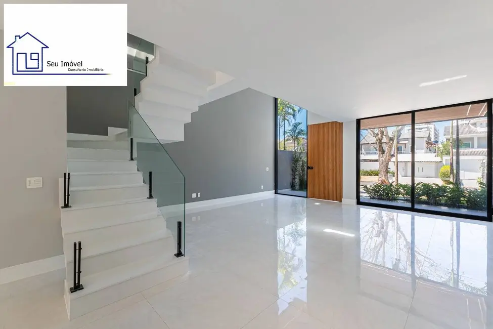 Casa com 4 quartos à venda, 360m2 em Barra da Tijuca, Rio De Janeiro - RJ - imagem 4 Foto 4 de Casa com 4 quartos à venda, 360m2 em Barra da Tijuca, Rio De Janeiro - RJ