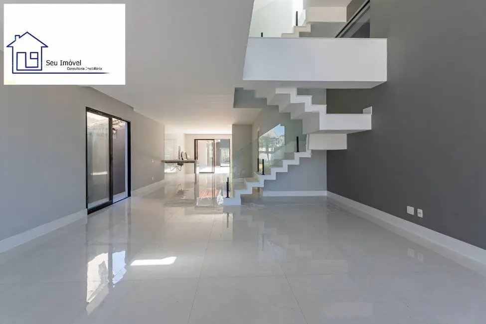 Casa com 4 quartos à venda, 360m2 em Barra da Tijuca, Rio De Janeiro - RJ - imagem 3 Foto 3 de Casa com 4 quartos à venda, 360m2 em Barra da Tijuca, Rio De Janeiro - RJ