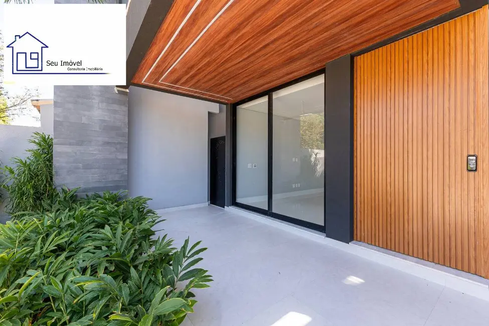 Casa com 4 quartos à venda, 360m2 em Barra da Tijuca, Rio De Janeiro - RJ - imagem 2 Foto 2 de Casa com 4 quartos à venda, 360m2 em Barra da Tijuca, Rio De Janeiro - RJ