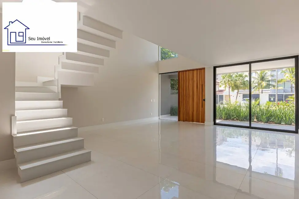 Casa com 4 quartos à venda, 350m2 em Barra da Tijuca, Rio De Janeiro - RJ - imagem 3 Foto 3 de Casa com 4 quartos à venda, 350m2 em Barra da Tijuca, Rio De Janeiro - RJ