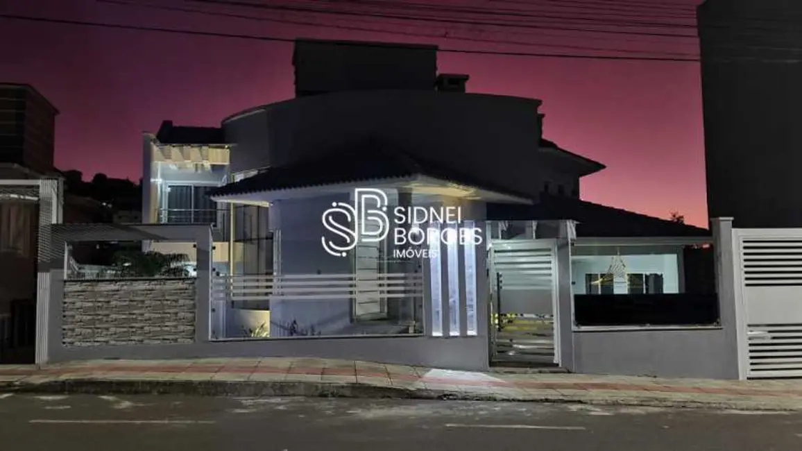 Foto 2 de Casa com 4 quartos à venda, 259m2 em Concordia - SC