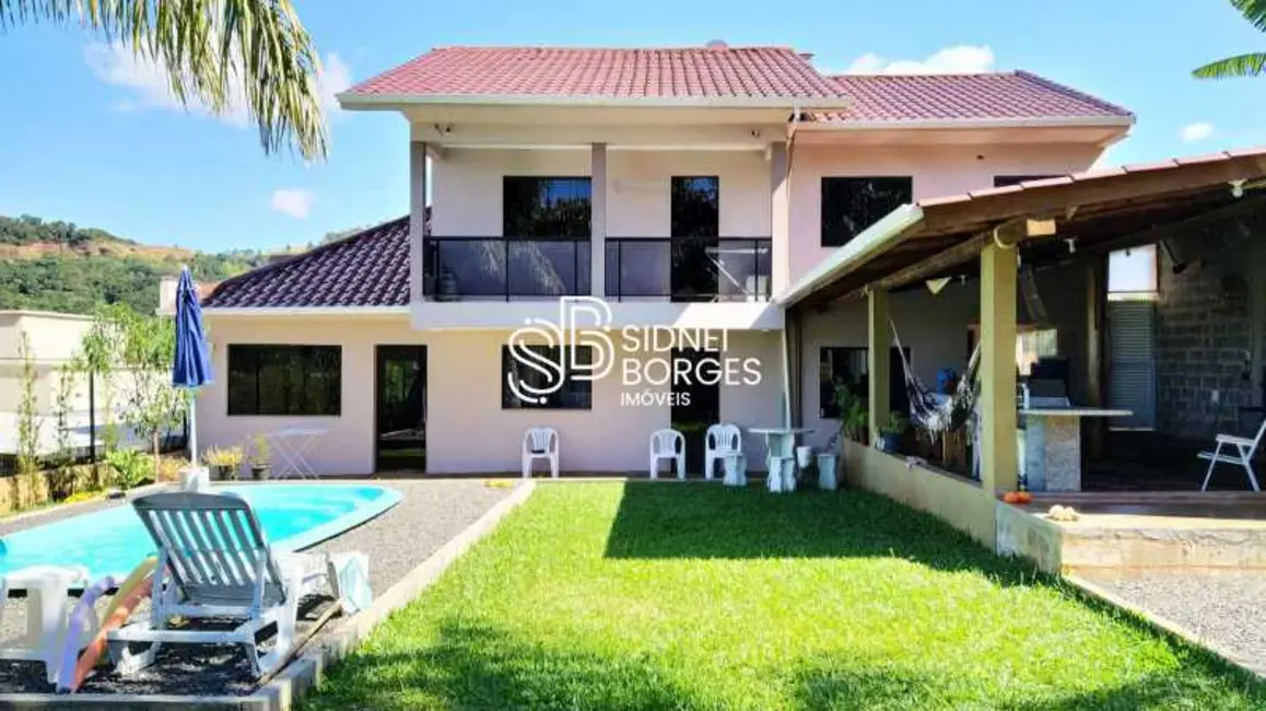 Foto 2 de Casa com 5 quartos à venda, 254m2 em Concordia - SC