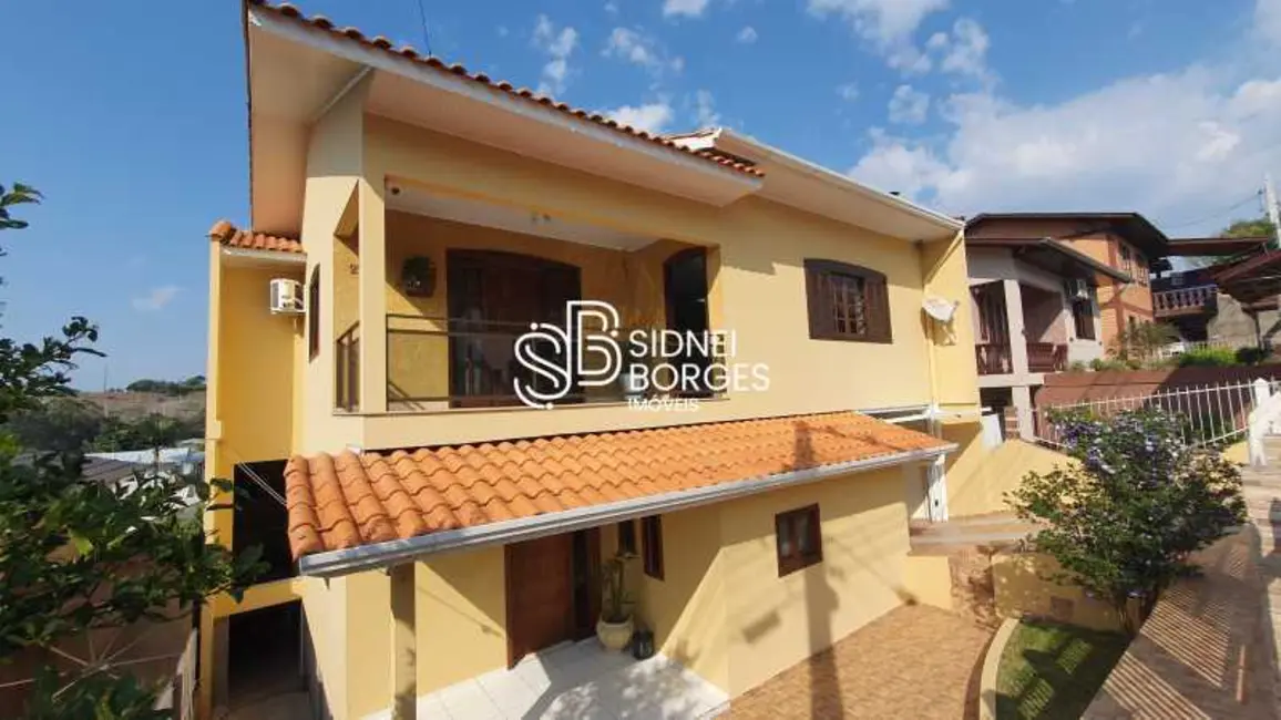 Foto 2 de Casa com 4 quartos à venda, 250m2 em Concordia - SC