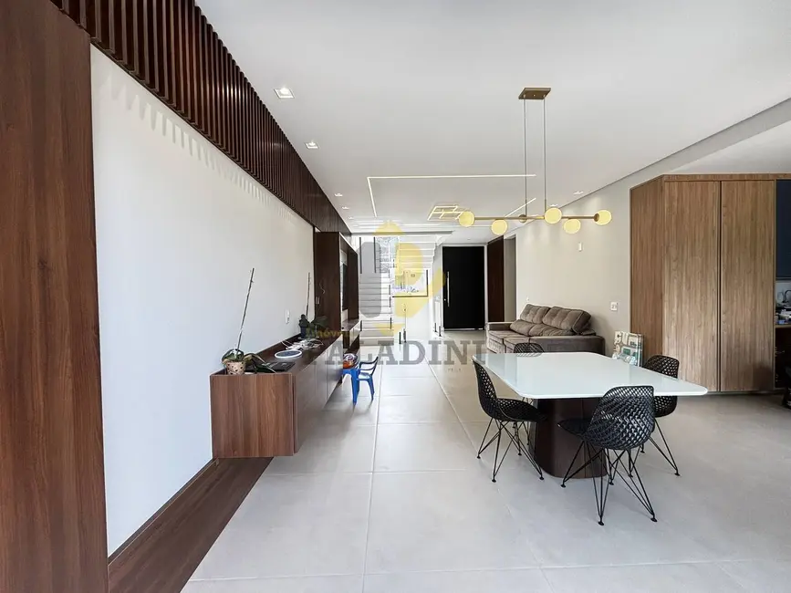 Foto 8 de Casa com 3 quartos à venda e para alugar, 312m2 em Itupeva - SP