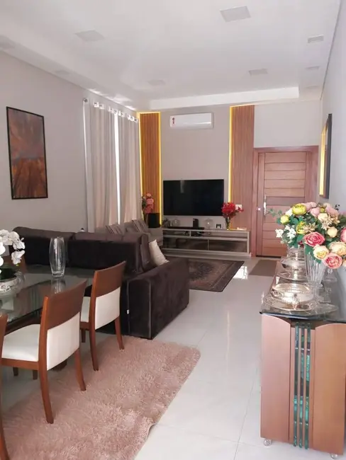 Casa com 3 quartos à venda, 260m2 em Vila São Jorge, Sao Jose Do Rio Preto - SP - imagem 2 Foto 2 de Casa com 3 quartos à venda, 260m2 em Vila São Jorge, Sao Jose Do Rio Preto - SP