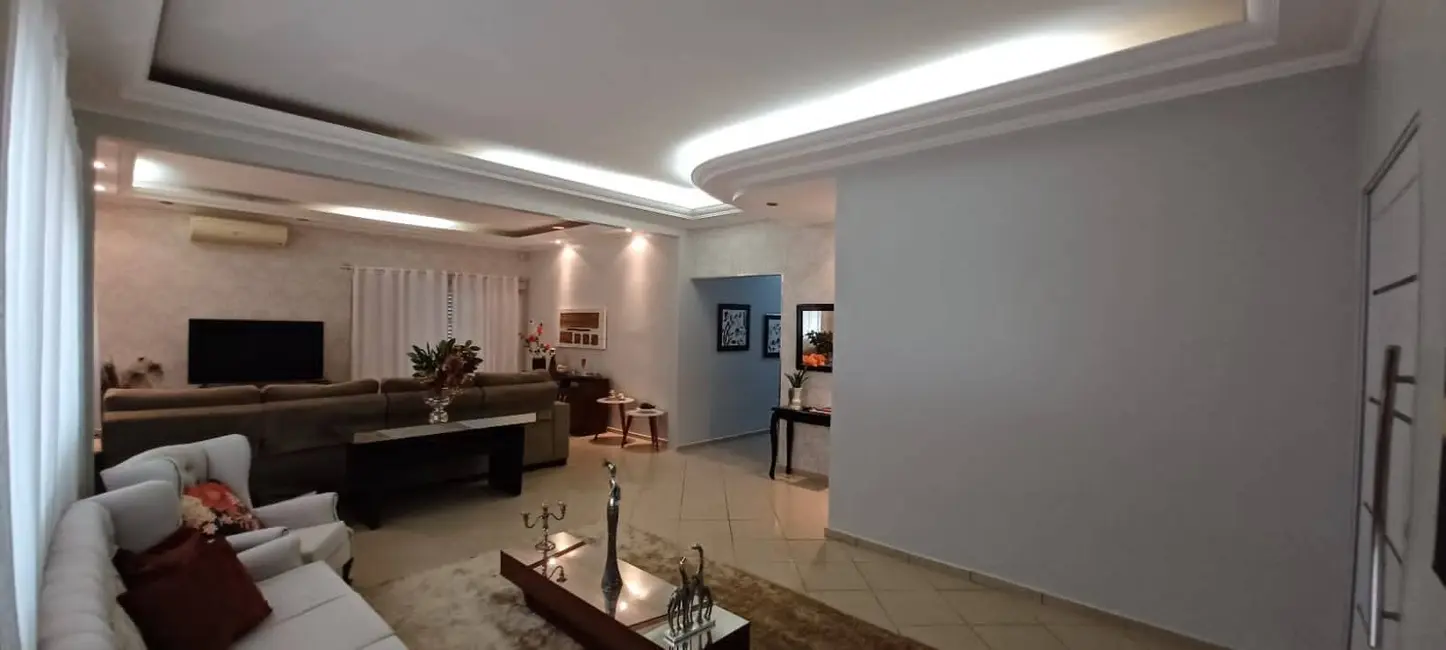 Casa com 4 quartos à venda, 1800m2 em Centro, Cedral - SP - imagem 4 Foto 4 de Casa com 4 quartos à venda, 1800m2 em Centro, Cedral - SP