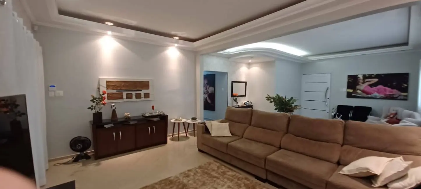 Casa com 4 quartos à venda, 1800m2 em Centro, Cedral - SP - imagem 8 Foto 8 de Casa com 4 quartos à venda, 1800m2 em Centro, Cedral - SP