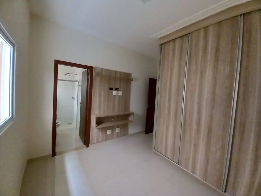 Casa com 3 quartos para alugar, 300m2 em Parque Residencial Damha VI, Sao Jose Do Rio Preto - SP - imagem 5 Foto 5 de Casa com 3 quartos para alugar, 300m2 em Parque Residencial Damha VI, Sao Jose Do Rio Preto - SP