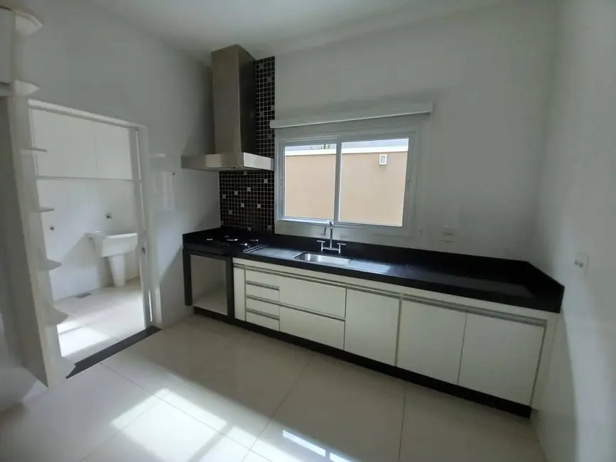 Casa com 3 quartos para alugar, 300m2 em Parque Residencial Damha VI, Sao Jose Do Rio Preto - SP - imagem 7 Foto 7 de Casa com 3 quartos para alugar, 300m2 em Parque Residencial Damha VI, Sao Jose Do Rio Preto - SP