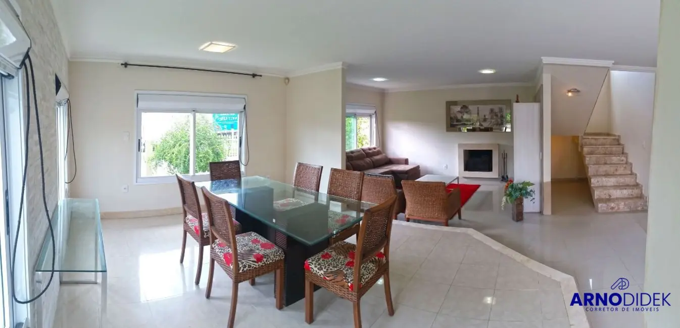 Casa com 4 quartos à venda, 250m2 em Bombinhas - SC - imagem 5 Foto 5 de Casa com 4 quartos à venda, 250m2 em Bombinhas - SC