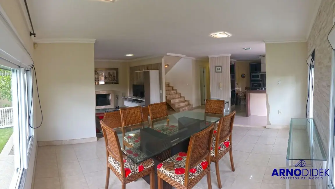 Casa com 4 quartos à venda, 250m2 em Bombinhas - SC - imagem 7 Foto 7 de Casa com 4 quartos à venda, 250m2 em Bombinhas - SC