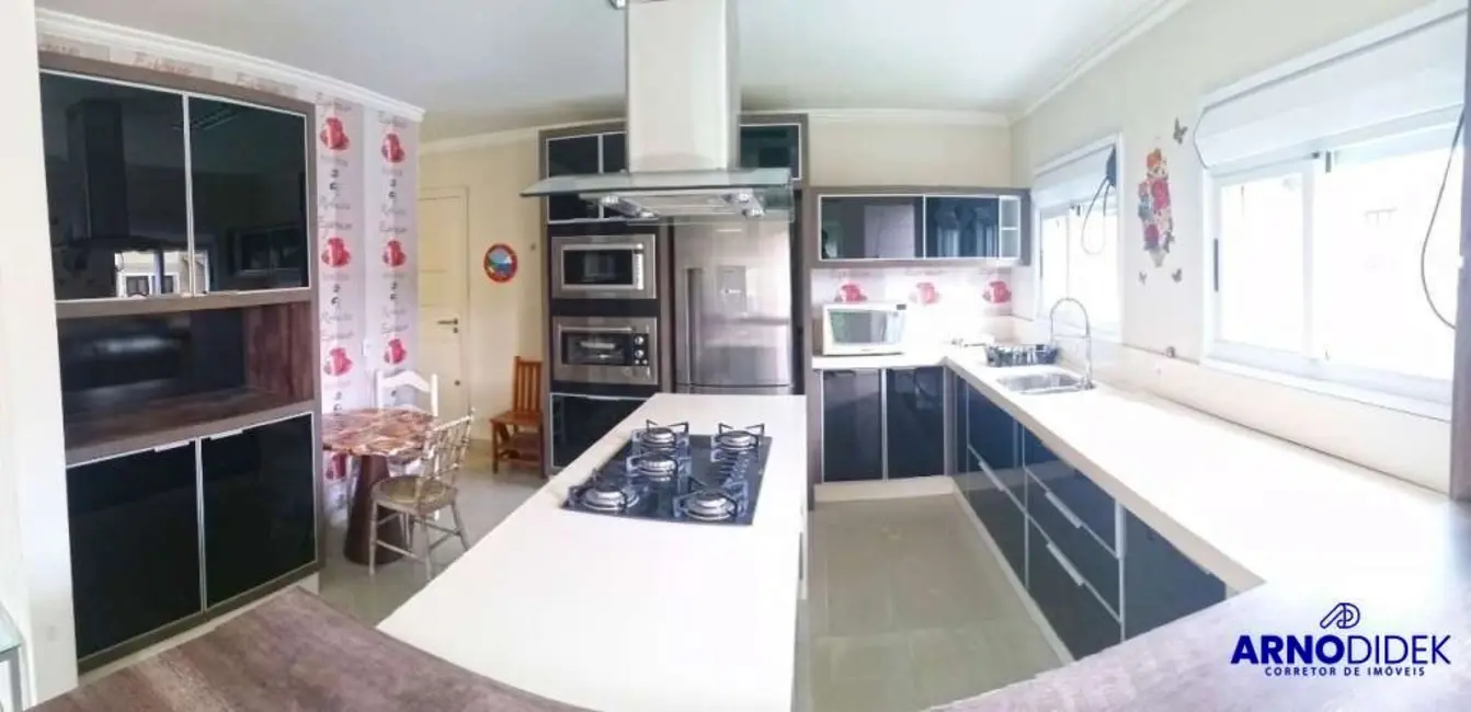 Casa com 4 quartos à venda, 250m2 em Bombinhas - SC - imagem 4 Foto 4 de Casa com 4 quartos à venda, 250m2 em Bombinhas - SC
