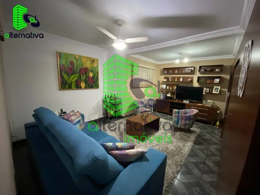 Foto 1 de Casa com 3 quartos à venda, 250m2 em Tremembe - SP