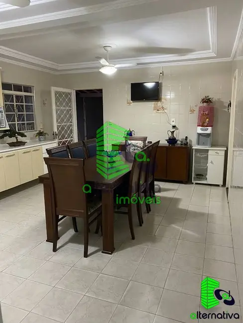 Foto 3 de Casa com 3 quartos à venda, 250m2 em Tremembe - SP