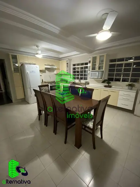 Foto 4 de Casa com 3 quartos à venda, 250m2 em Tremembe - SP