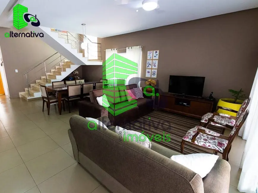 Foto 4 de Casa com 3 quartos à venda, 300m2 em Tremembe - SP