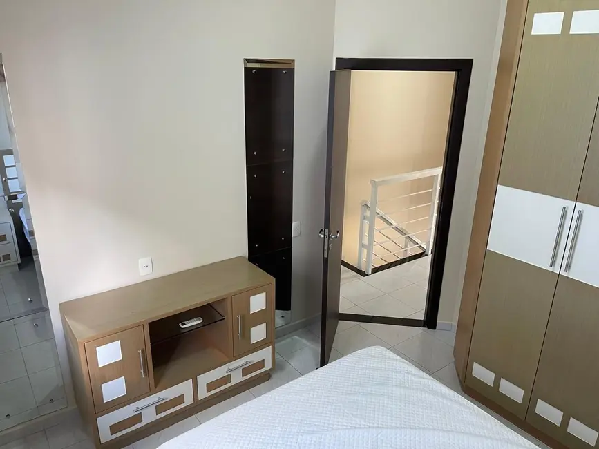 Foto 7 de Sobrado com 3 quartos para alugar, 60m2 em Bombinhas - SC