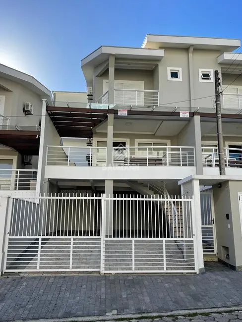 Foto 2 de Sobrado com 3 quartos para alugar, 60m2 em Bombinhas - SC