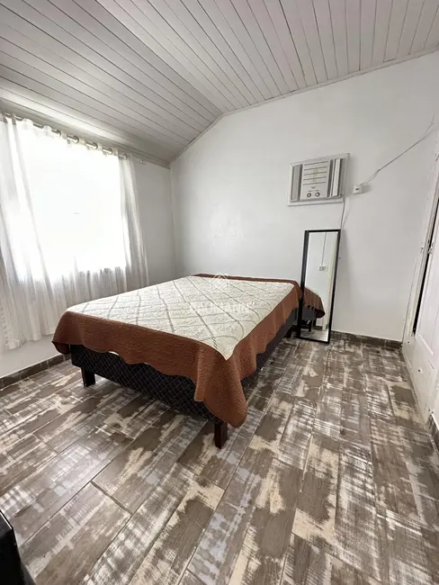Foto 1 de Casa com 2 quartos para alugar, 64m2 em Bombinhas - SC