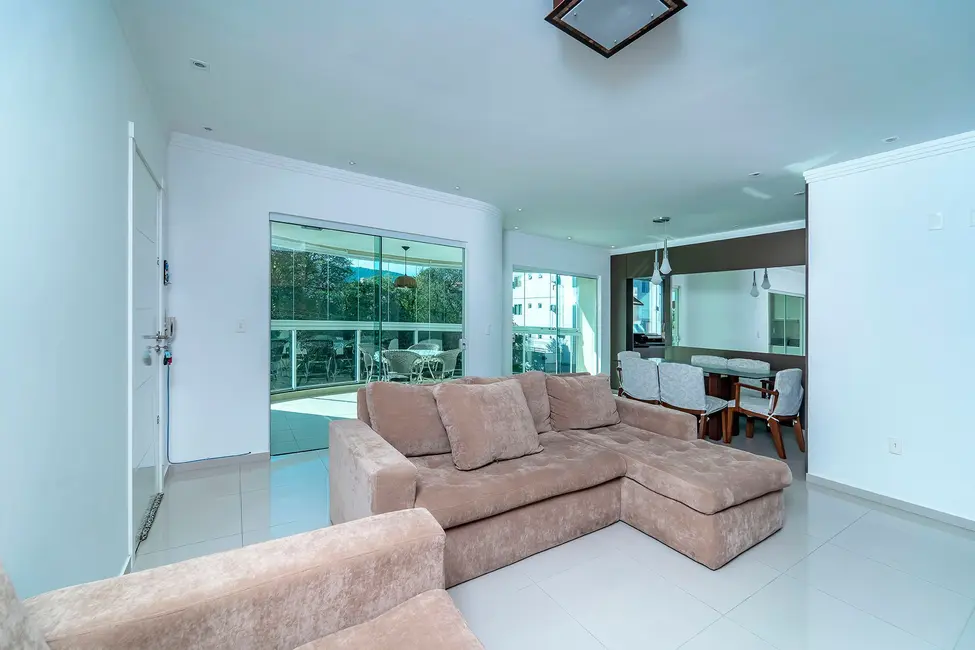 Foto 3 de Apartamento com 3 quartos para alugar, 120m2 em Bombinhas - SC