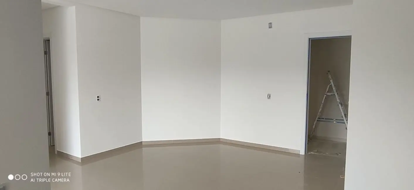 Foto 8 de Apartamento com 3 quartos à venda, 92m2 em Bombinhas - SC