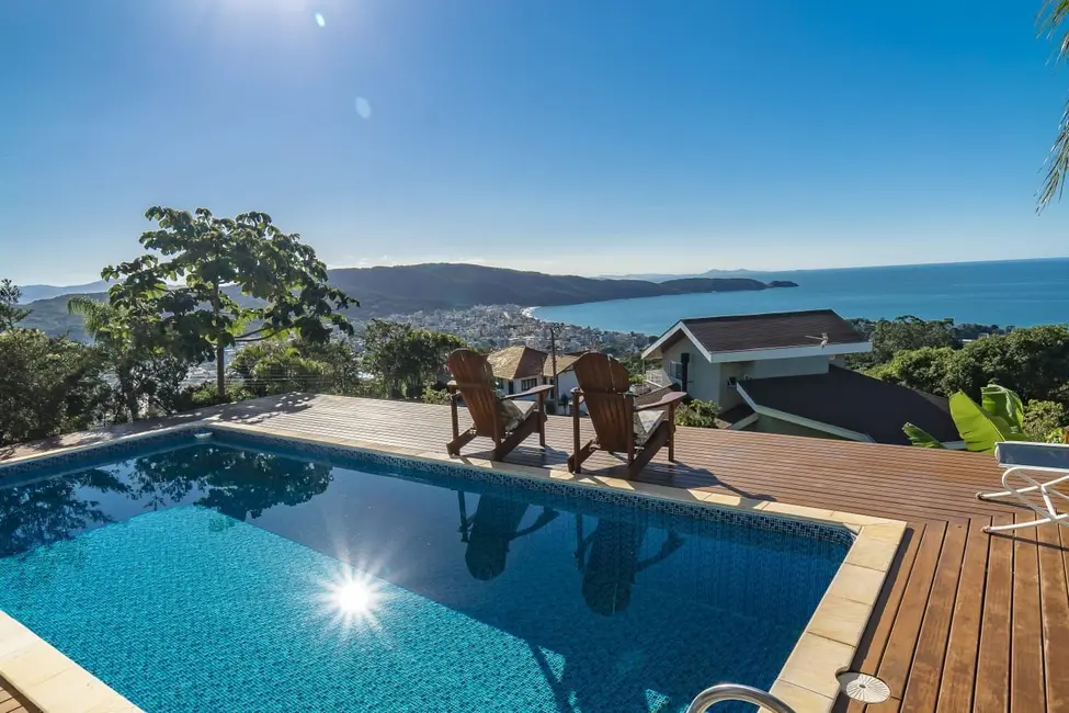 Casa com 7 quartos à venda, 409m2 em Centro, Bombinhas - SC - imagem 5 Foto 5 de Casa com 7 quartos à venda, 409m2 em Centro, Bombinhas - SC