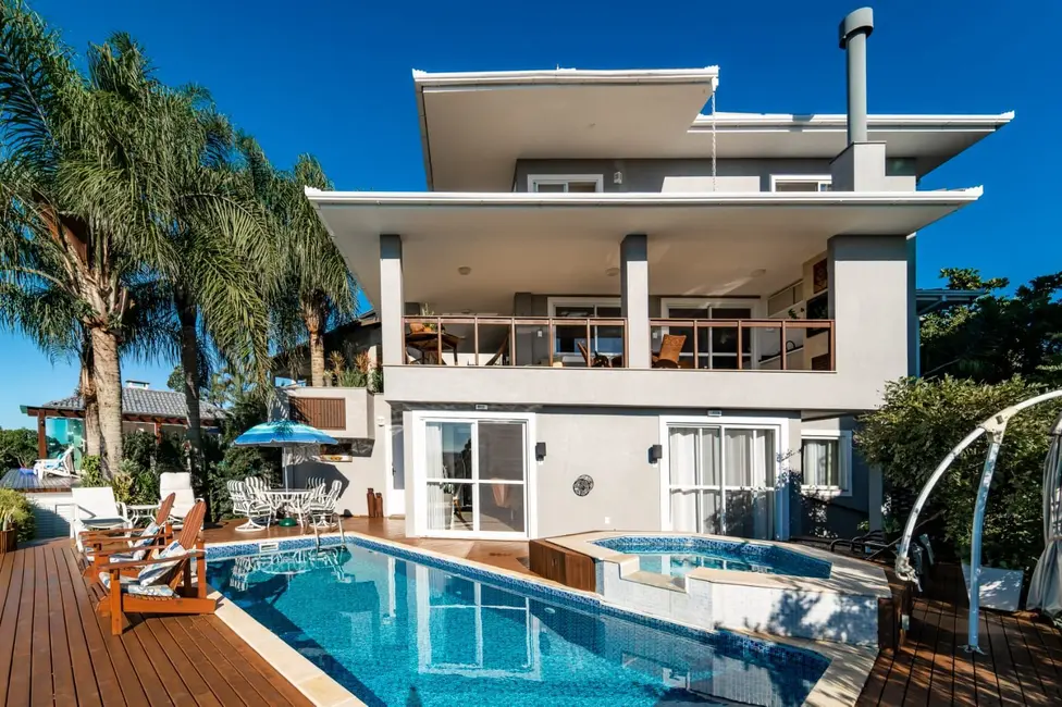 Casa com 7 quartos à venda, 409m2 em Centro, Bombinhas - SC - imagem 4 Foto 4 de Casa com 7 quartos à venda, 409m2 em Centro, Bombinhas - SC