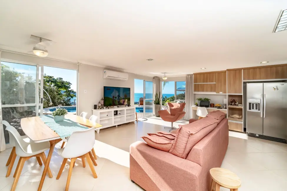 Casa com 7 quartos à venda, 409m2 em Centro, Bombinhas - SC - imagem 8 Foto 8 de Casa com 7 quartos à venda, 409m2 em Centro, Bombinhas - SC