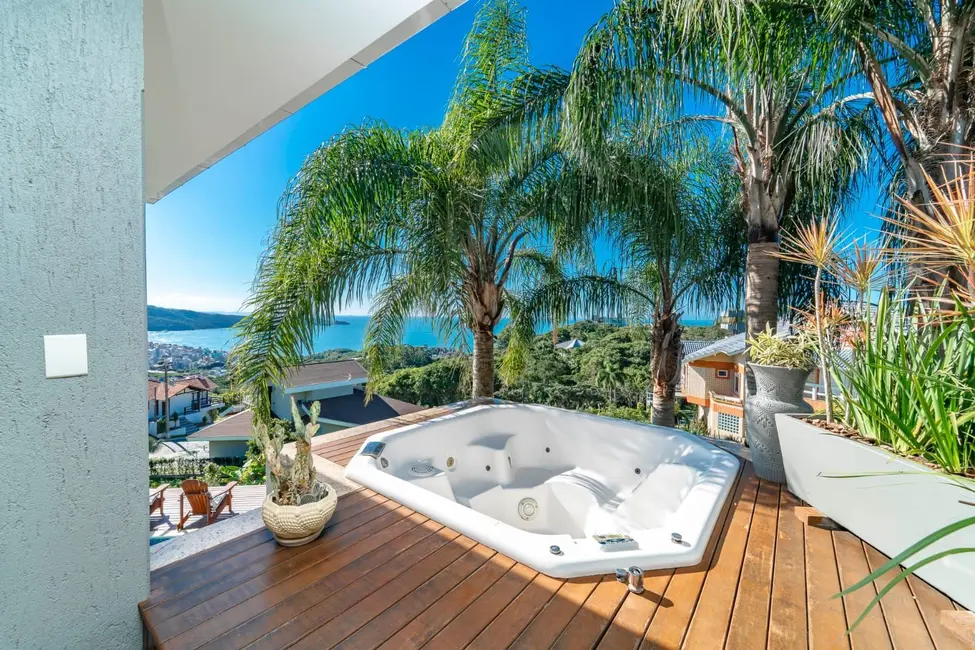 Casa com 7 quartos à venda, 409m2 em Centro, Bombinhas - SC - imagem 6 Foto 6 de Casa com 7 quartos à venda, 409m2 em Centro, Bombinhas - SC