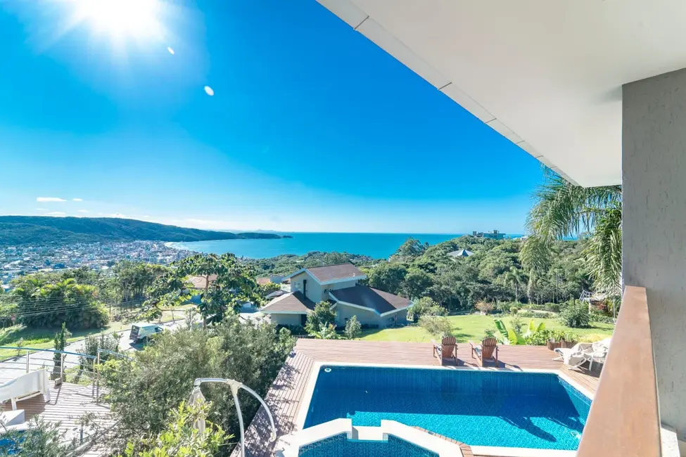 Casa com 7 quartos à venda, 409m2 em Centro, Bombinhas - SC - imagem 3 Foto 3 de Casa com 7 quartos à venda, 409m2 em Centro, Bombinhas - SC