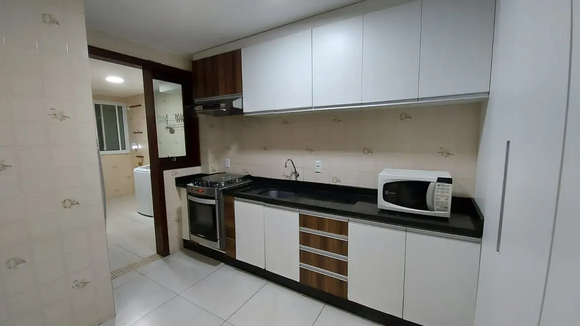 Apartamento com 3 quartos para alugar, 130m2 em Bombinhas - SC - imagem 6 Foto 6 de Apartamento com 3 quartos para alugar, 130m2 em Bombinhas - SC