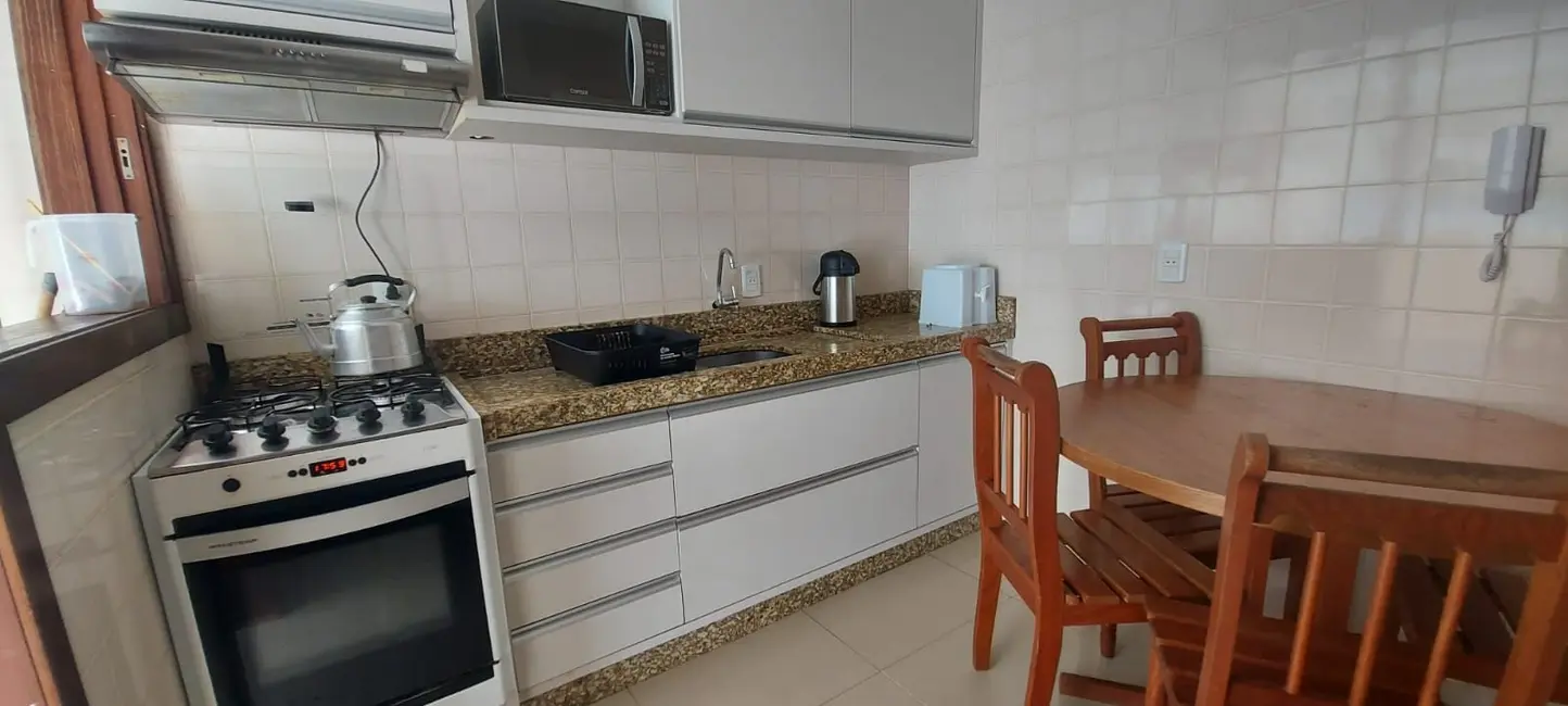 Apartamento com 3 quartos para alugar, 79m2 em Bombinhas - SC - imagem 6 Foto 6 de Apartamento com 3 quartos para alugar, 79m2 em Bombinhas - SC