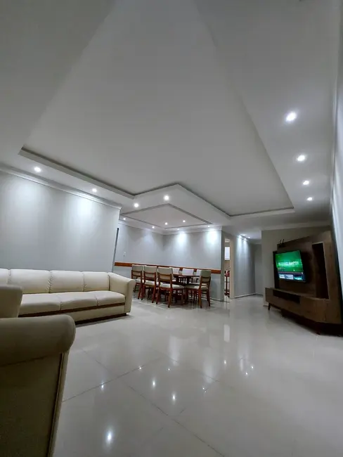 Apartamento com 3 quartos para alugar, 79m2 em Bombinhas - SC - imagem 2 Foto 2 de Apartamento com 3 quartos para alugar, 79m2 em Bombinhas - SC