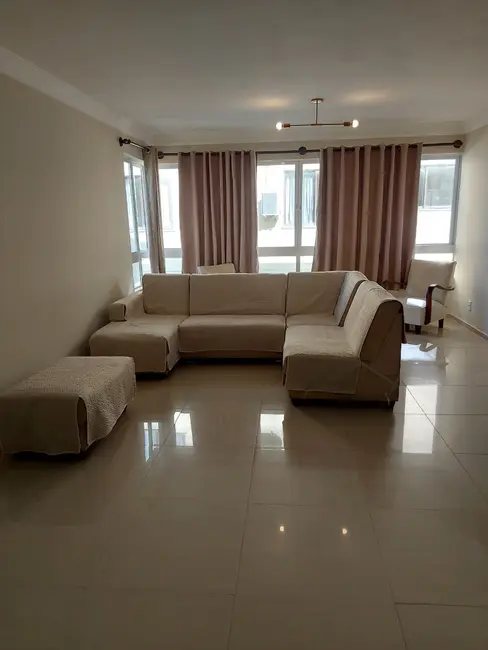 Apartamento com 3 quartos para alugar, 79m2 em Bombinhas - SC - imagem 2 Foto 2 de Apartamento com 3 quartos para alugar, 79m2 em Bombinhas - SC