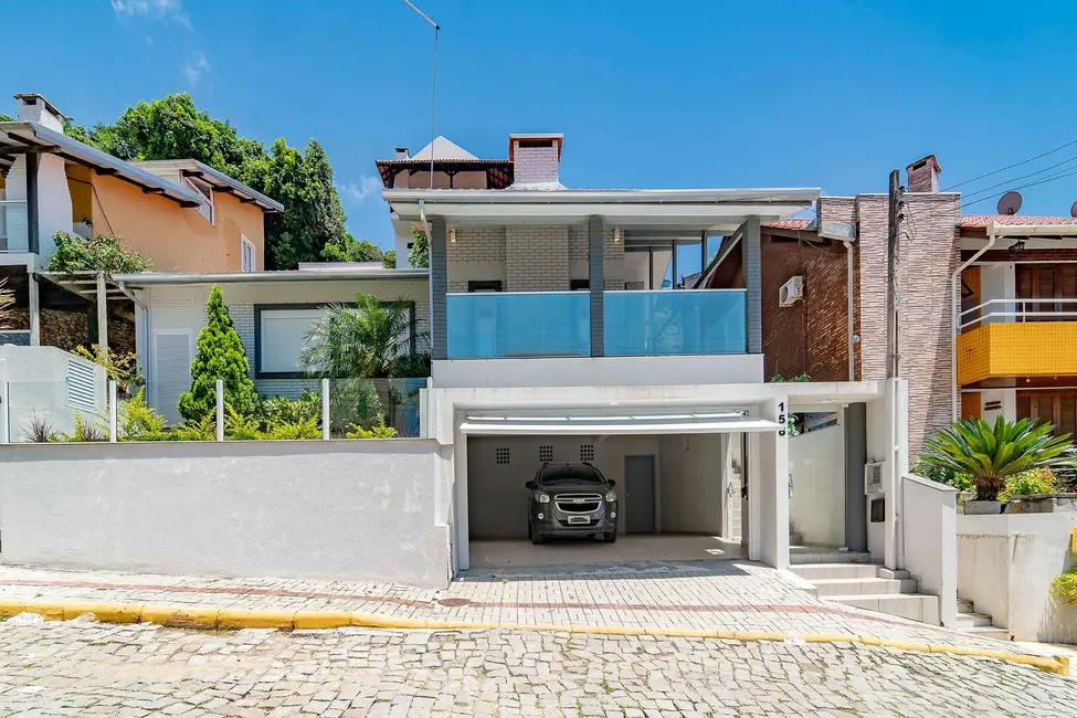 Foto 1 de Casa com 3 quartos para alugar, 300m2 em Centro, Bombinhas - SC