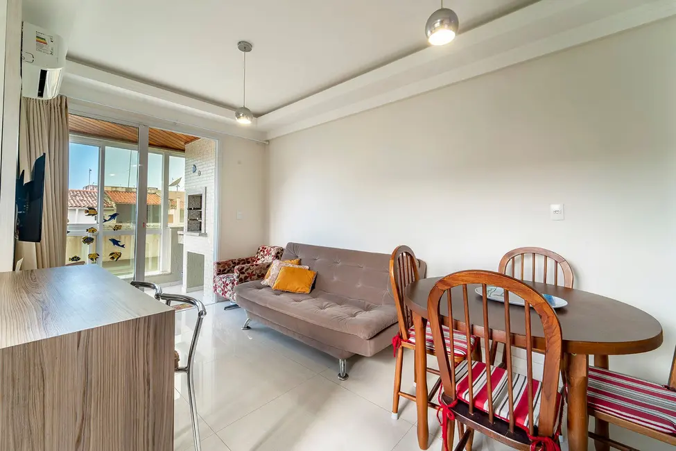 Foto 2 de Apartamento com 2 quartos para alugar, 72m2 em Bombinhas - SC