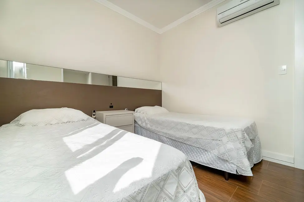 Foto 8 de Apartamento com 2 quartos para alugar, 72m2 em Bombinhas - SC