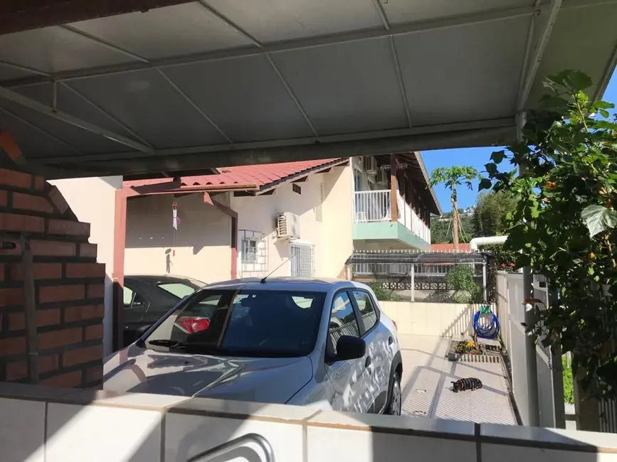 Casa com 3 quartos à venda, 150m2 em Bombinhas - SC - imagem 7 Foto 7 de Casa com 3 quartos à venda, 150m2 em Bombinhas - SC