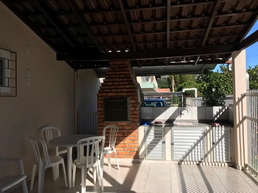 Casa com 3 quartos à venda, 150m2 em Bombinhas - SC - imagem 4 Foto 4 de Casa com 3 quartos à venda, 150m2 em Bombinhas - SC
