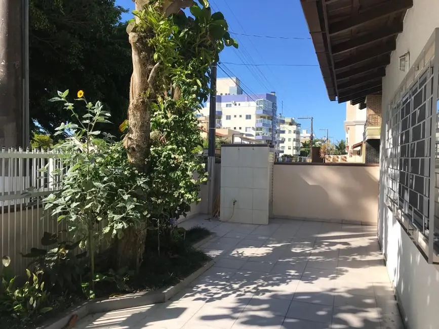 Casa com 3 quartos à venda, 150m2 em Bombinhas - SC - imagem 5 Foto 5 de Casa com 3 quartos à venda, 150m2 em Bombinhas - SC