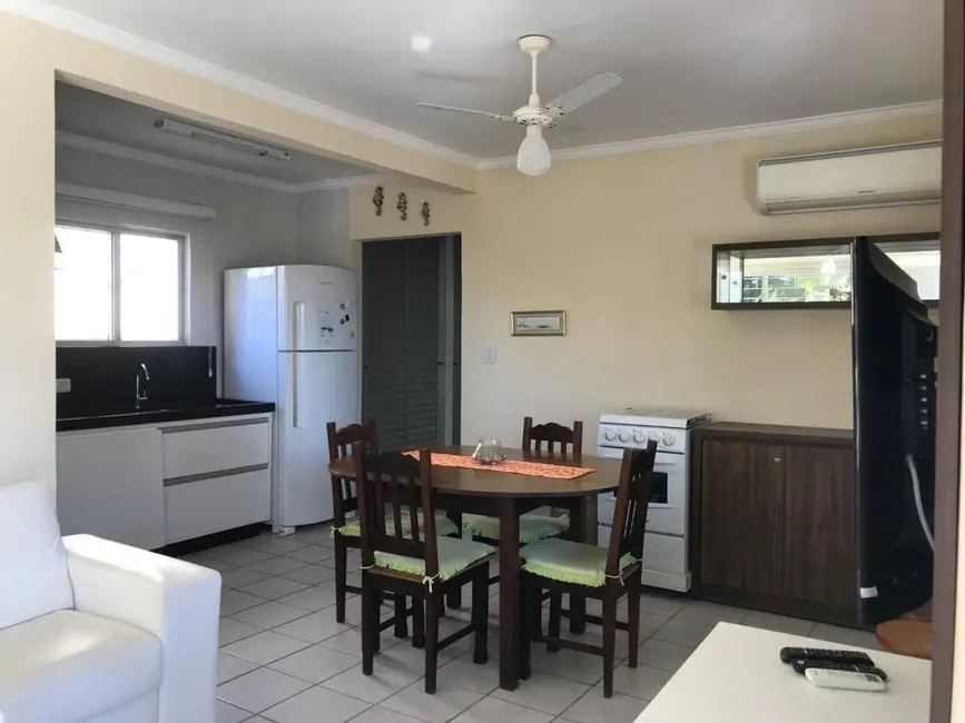 Casa com 3 quartos à venda, 150m2 em Bombinhas - SC - imagem 8 Foto 8 de Casa com 3 quartos à venda, 150m2 em Bombinhas - SC